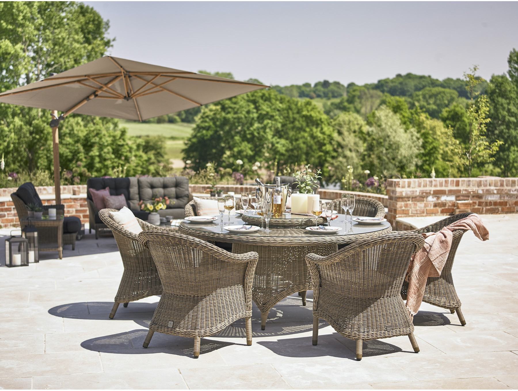 4 Seasons Victoria Outdoor Dining Holloways