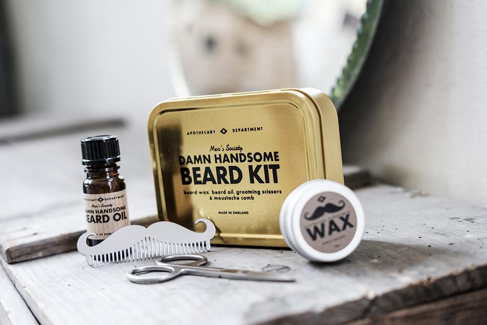 Beard grooming kit in gold box